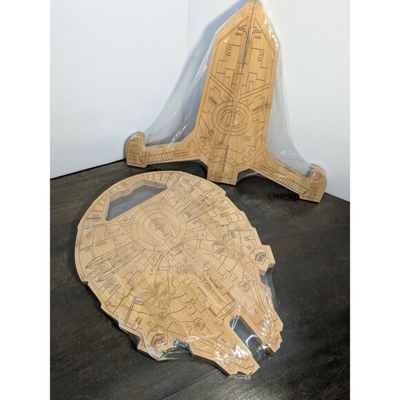 Star Wars Sci-Fi Spaceship Design Bamboo Cutting Board with Stand 2-piece Set - Picture 1 of 16
